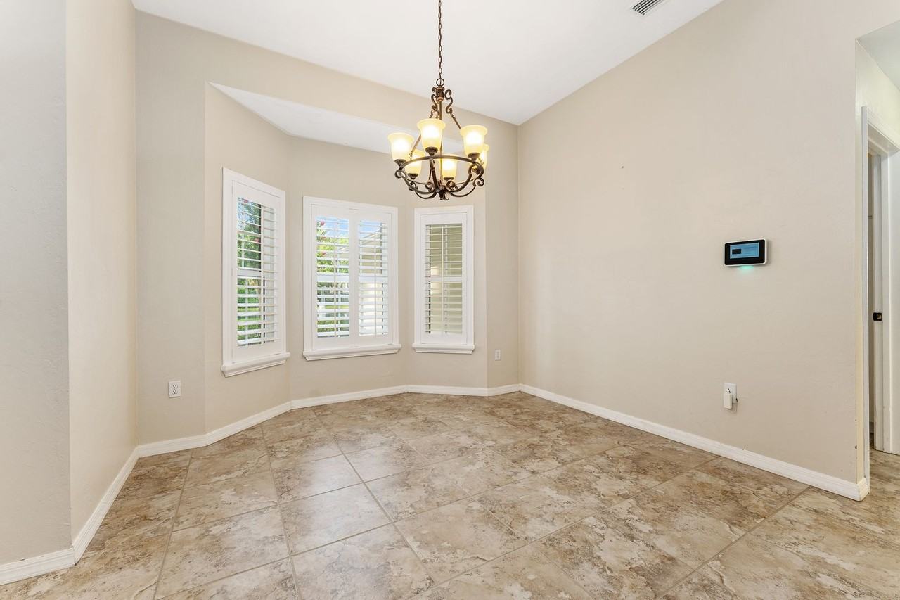 10106 Nw 13th Ave - Photo 4 of 35