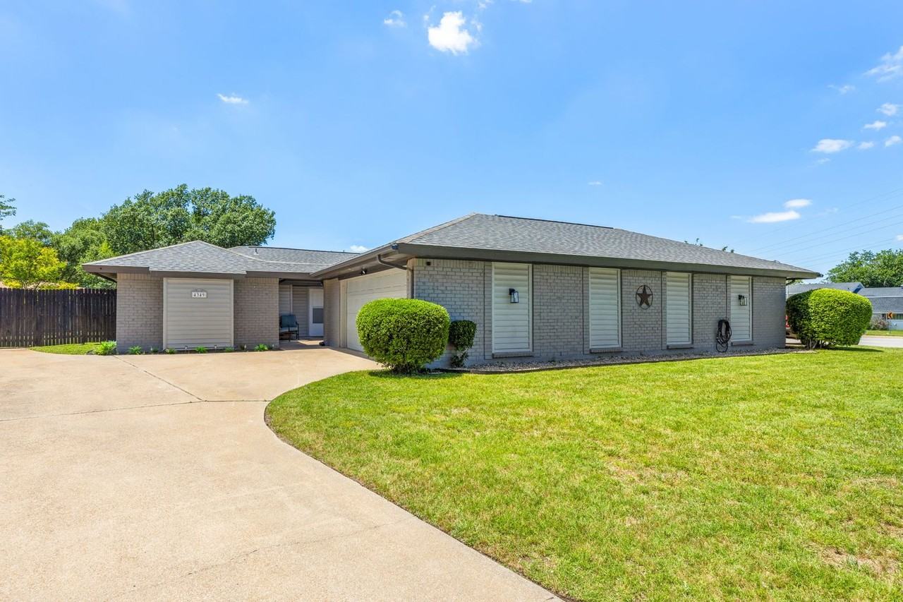 4349 Altamesa Blvd - Photo 2 of 44