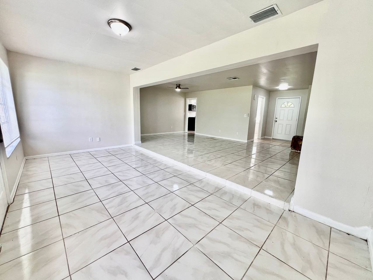 2326 Southeast 8th Avenue - Photo 5 of 19