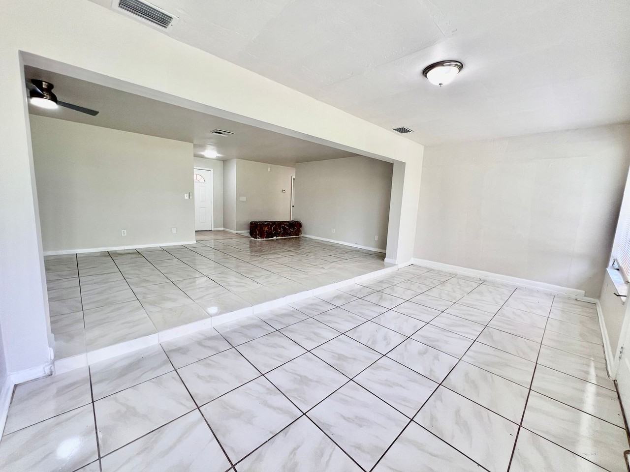 2326 Southeast 8th Avenue - Photo 6 of 19