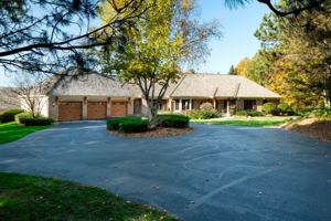 featured image of 1215 Oakview Rd