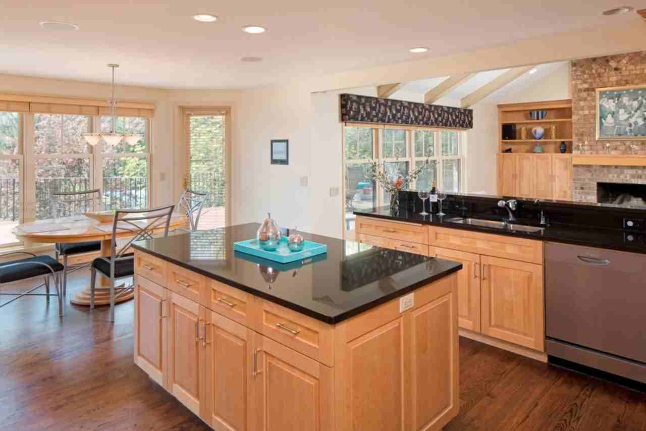 1215 Oakview Rd - Photo 3 of 47