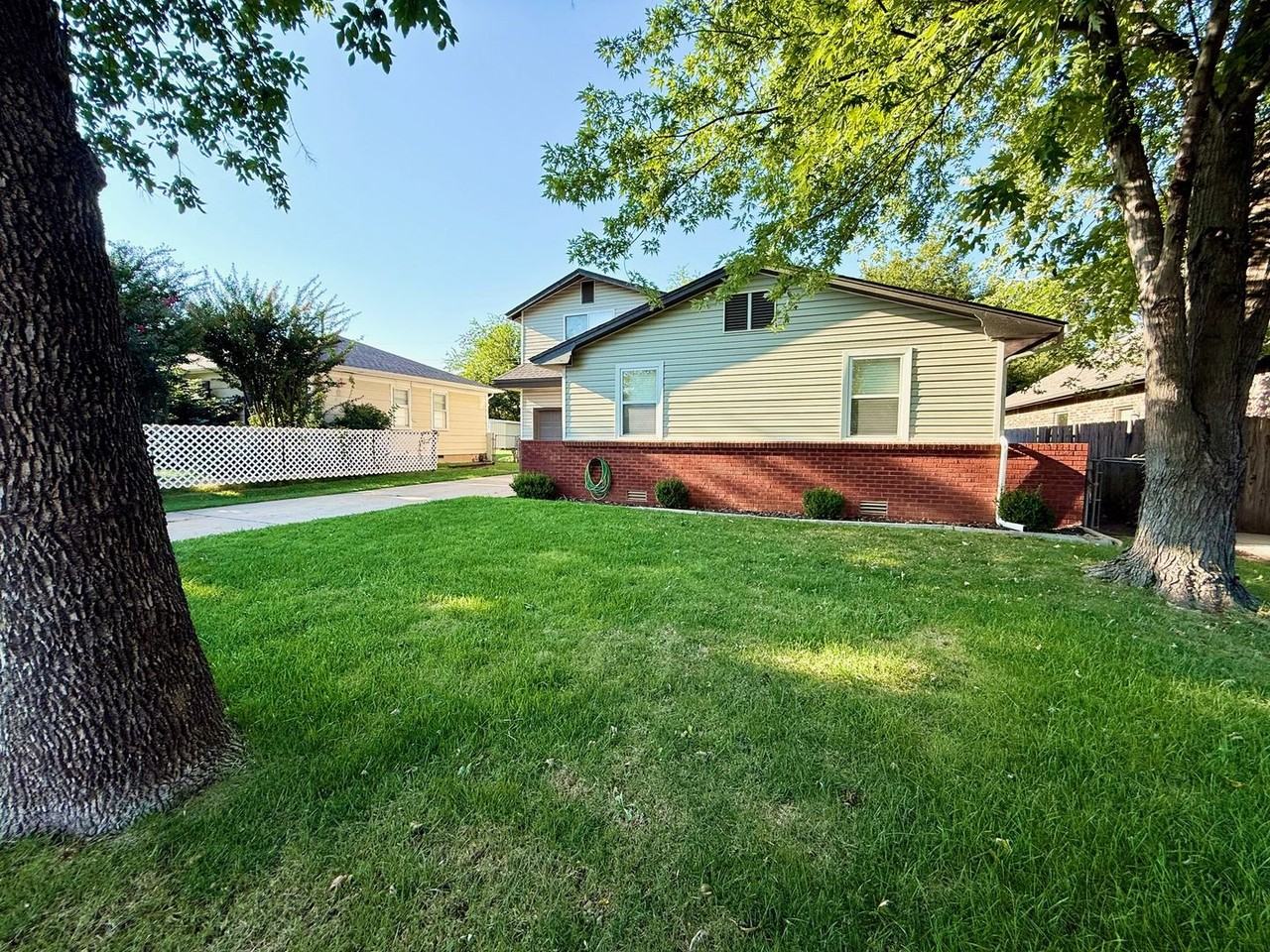 809 E Mosier St - Photo 2 of 19