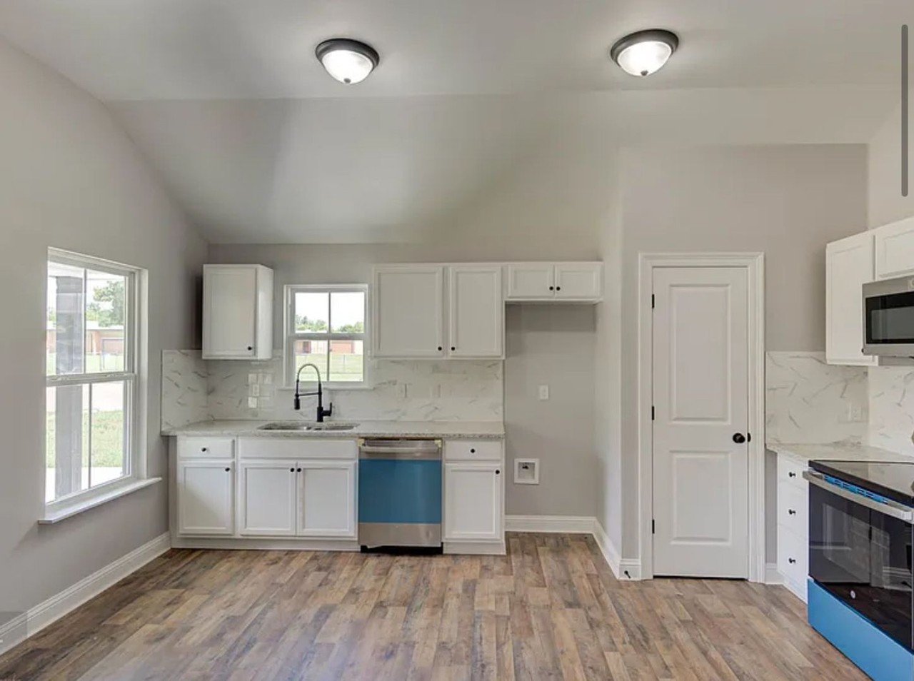 1316 Becky St - Photo 2 of 14