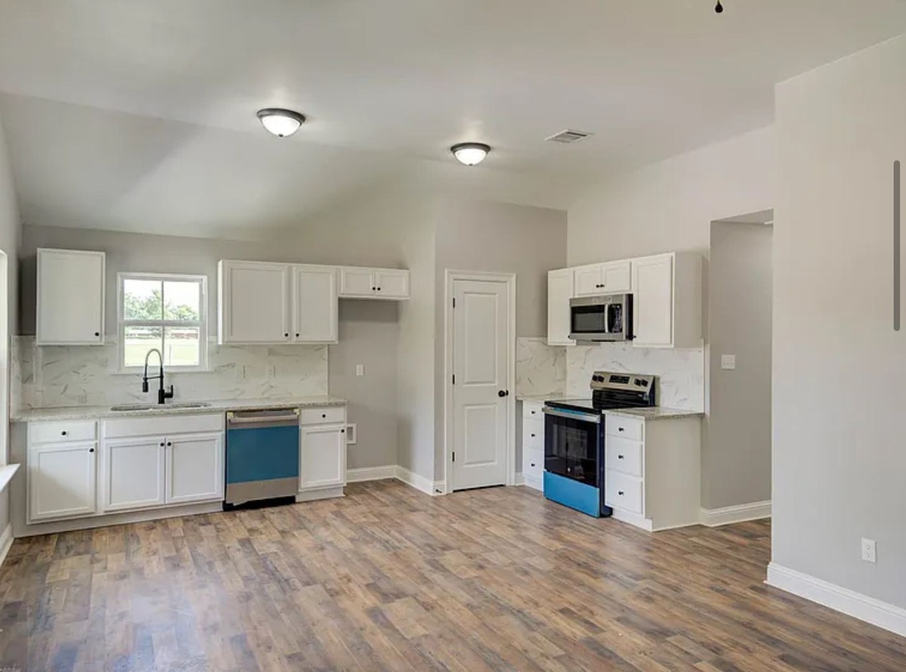 1316 Becky St - Photo 3 of 14