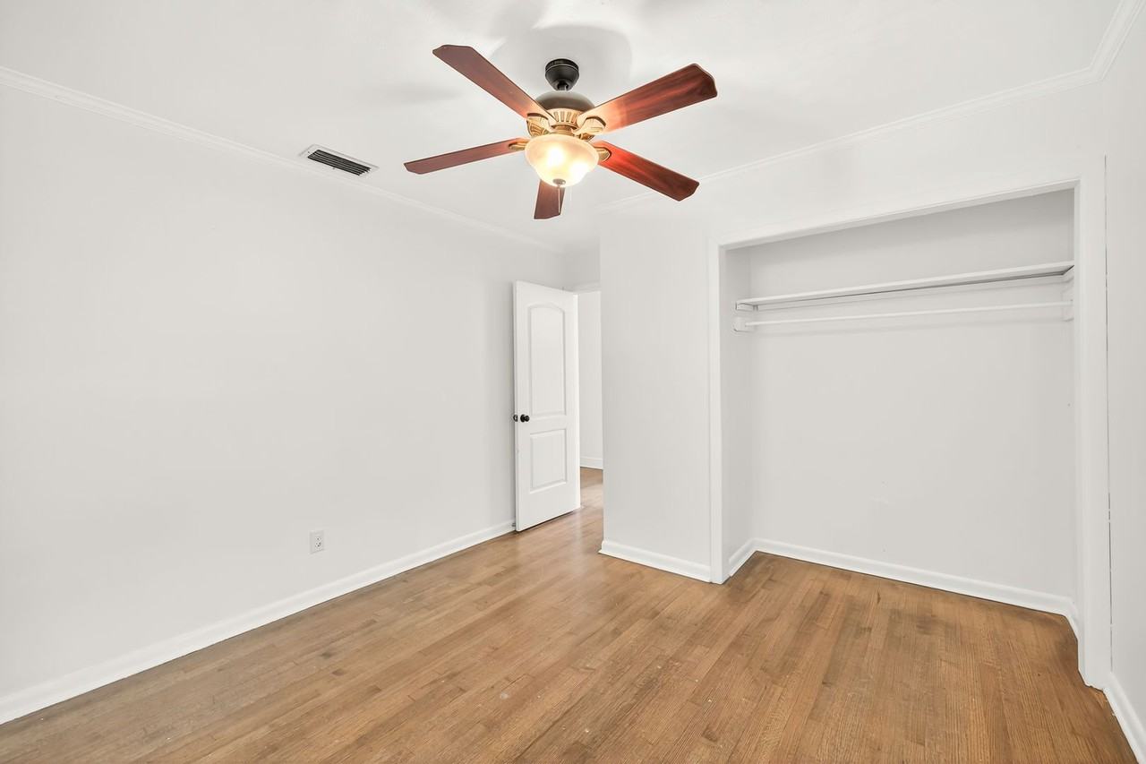 4214 Woodcrest Dr - Photo 4 of 14