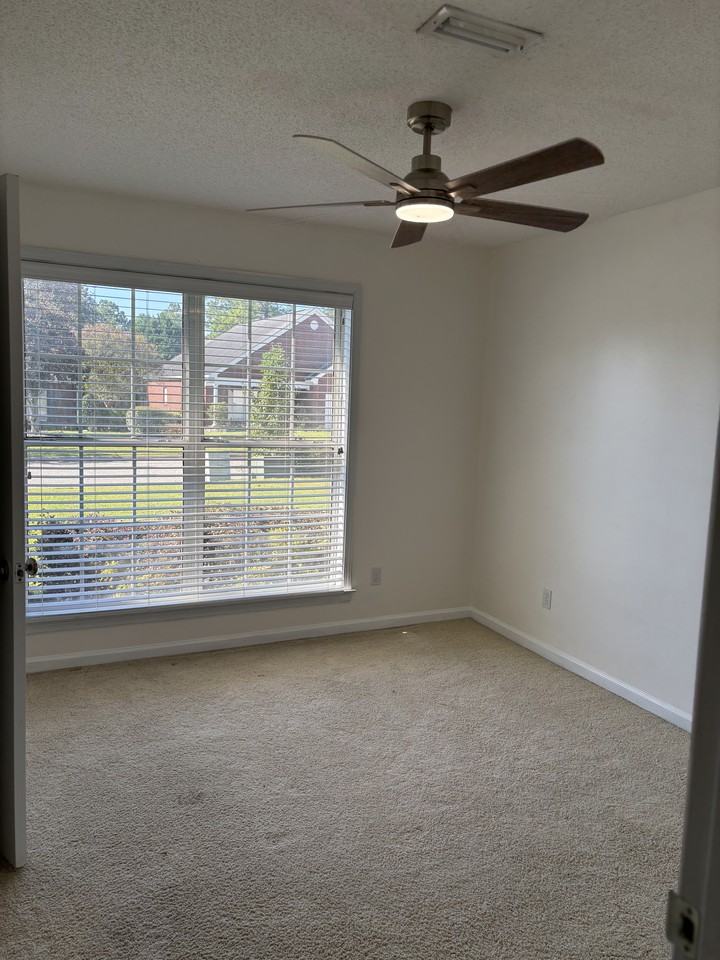 100 Michigan Dr #NA - Photo 6 of 11