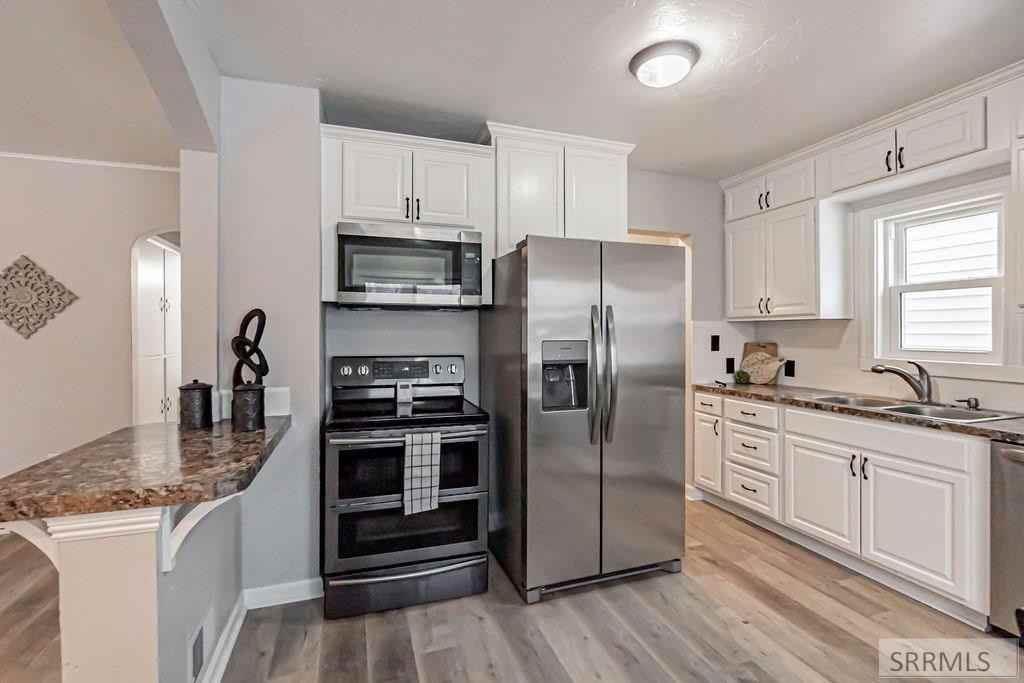 465 3rd St #NA - Photo 4 of 44