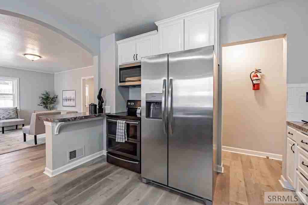 465 3rd St #NA - Photo 5 of 44