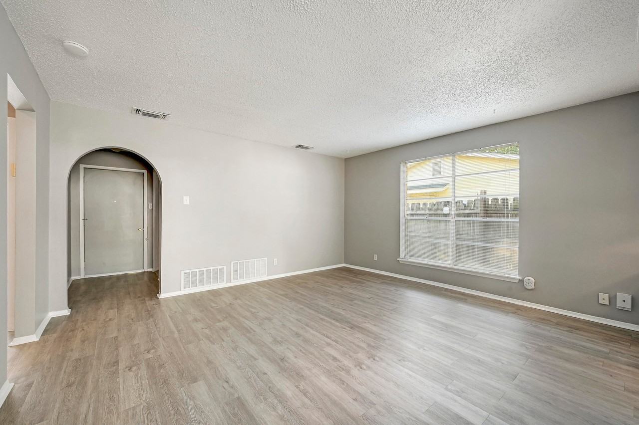 2105 Darwin Drive #NA - Photo 7 of 16