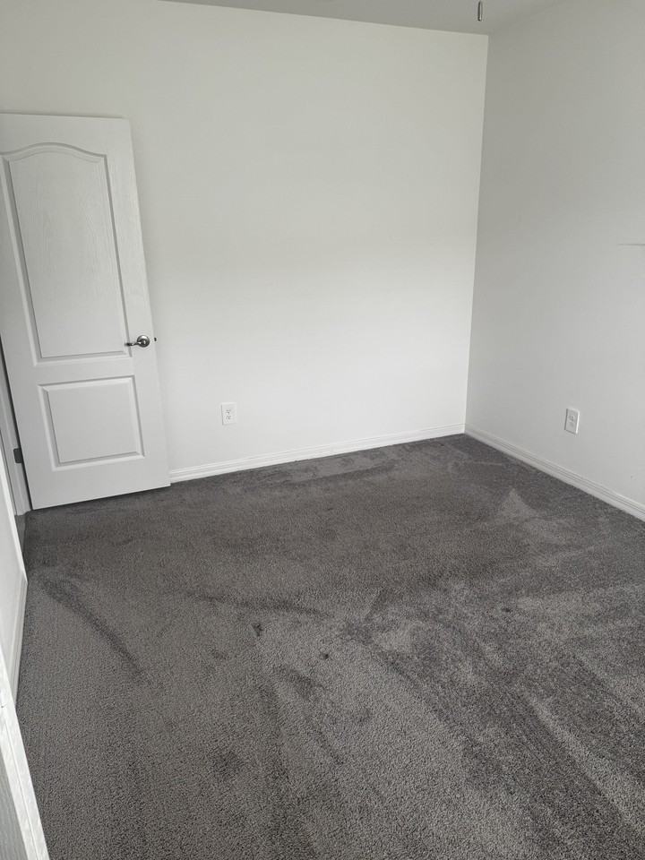 1811 Se Sandia Dr #NA - Photo 2 of 9