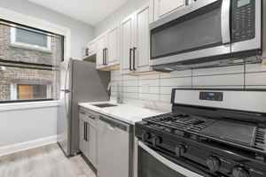 featured image of 7618 North Eastlake Terrace