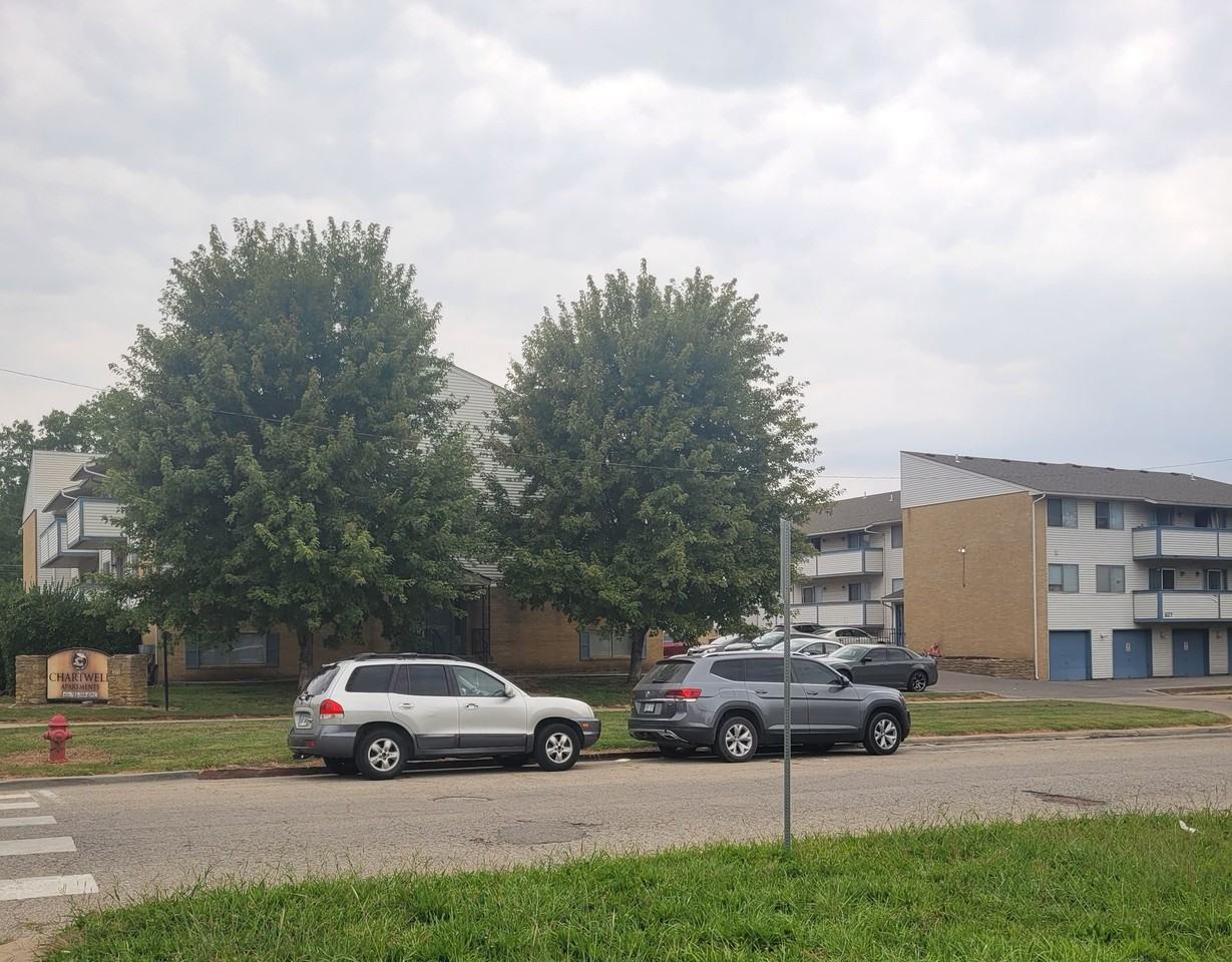 Super cute and Spacious Two - Photo 2 of 30