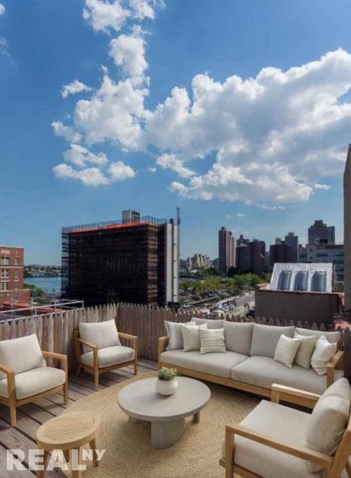 Mott St #PHF - Photo 3 of 3