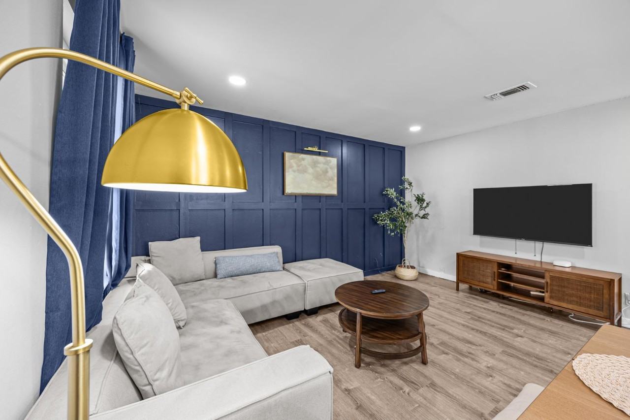 2227 Greenbrier Dr - Photo 4 of 20