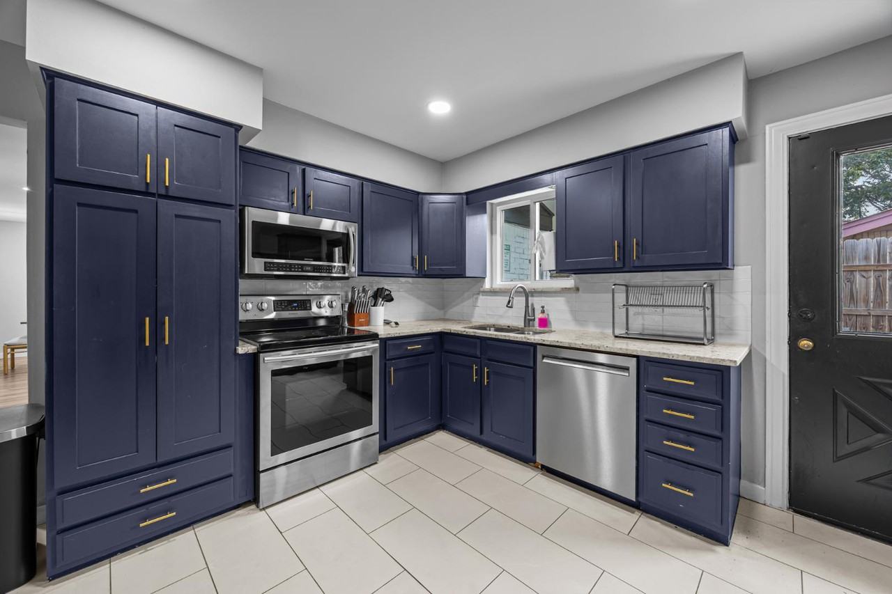 2227 Greenbrier Dr - Photo 7 of 20