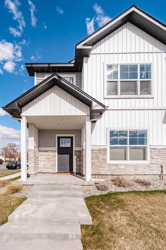 1394 Fremont Ave - Photo 2 of 20