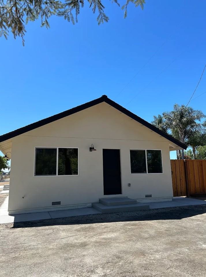 730 Fisher Ave - Photo 2 of 21