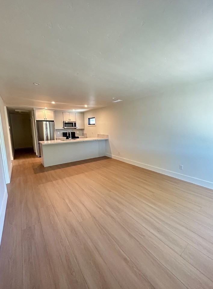 730 Fisher Ave - Photo 3 of 21