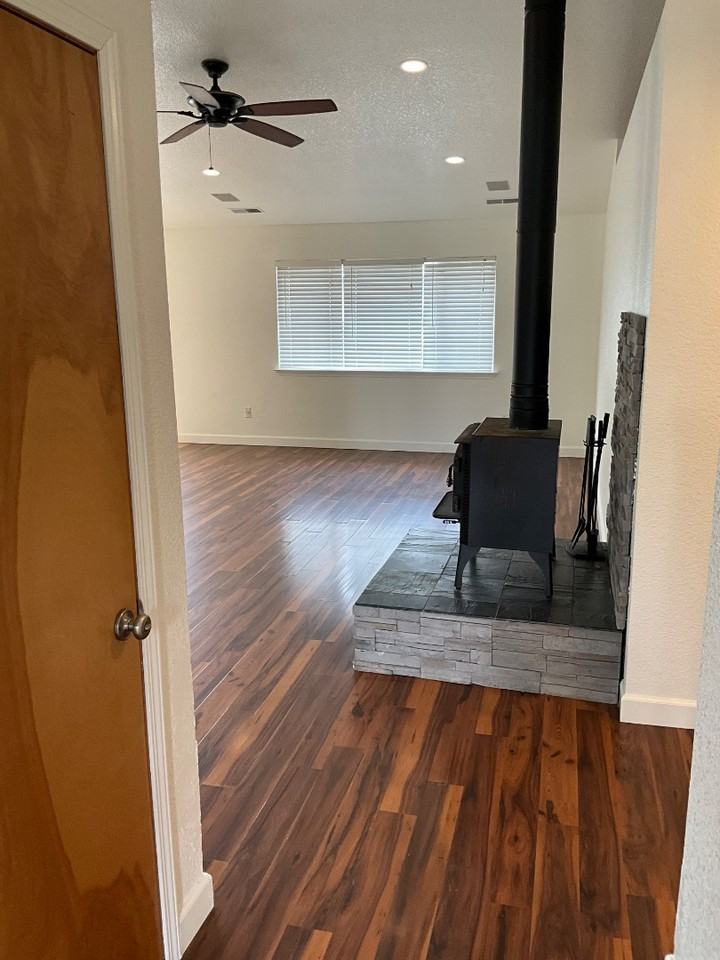 2533 Rita Ave - Photo 3 of 12