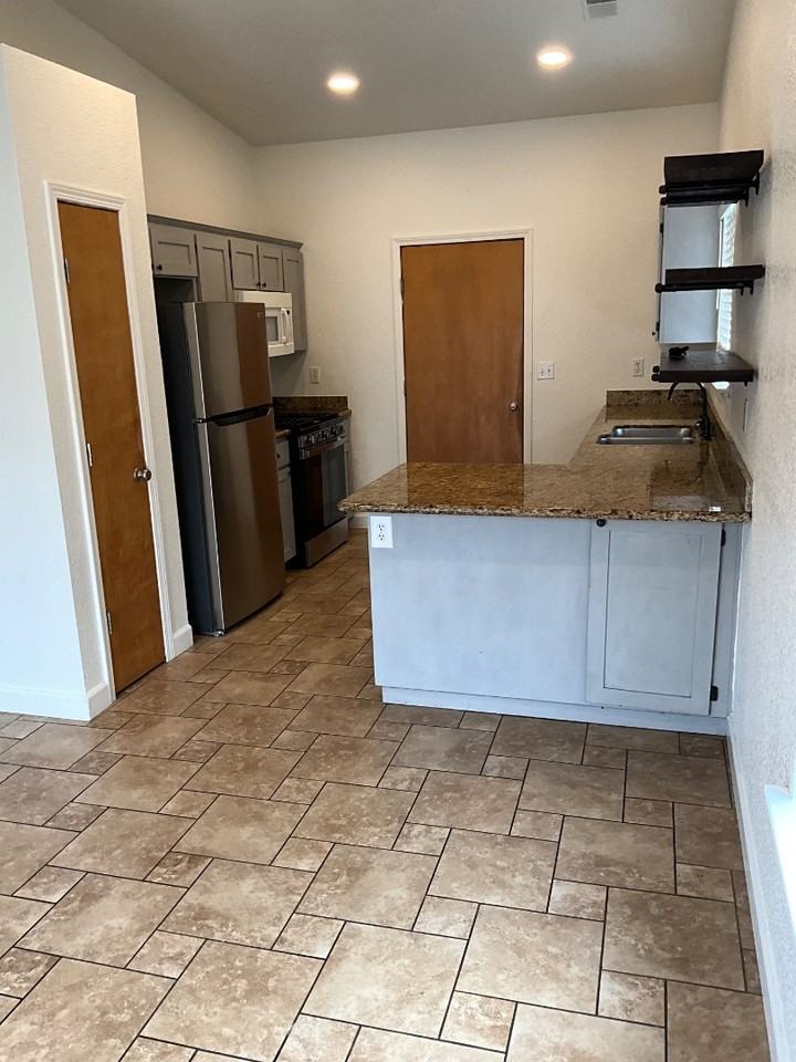 2533 Rita Ave - Photo 7 of 12