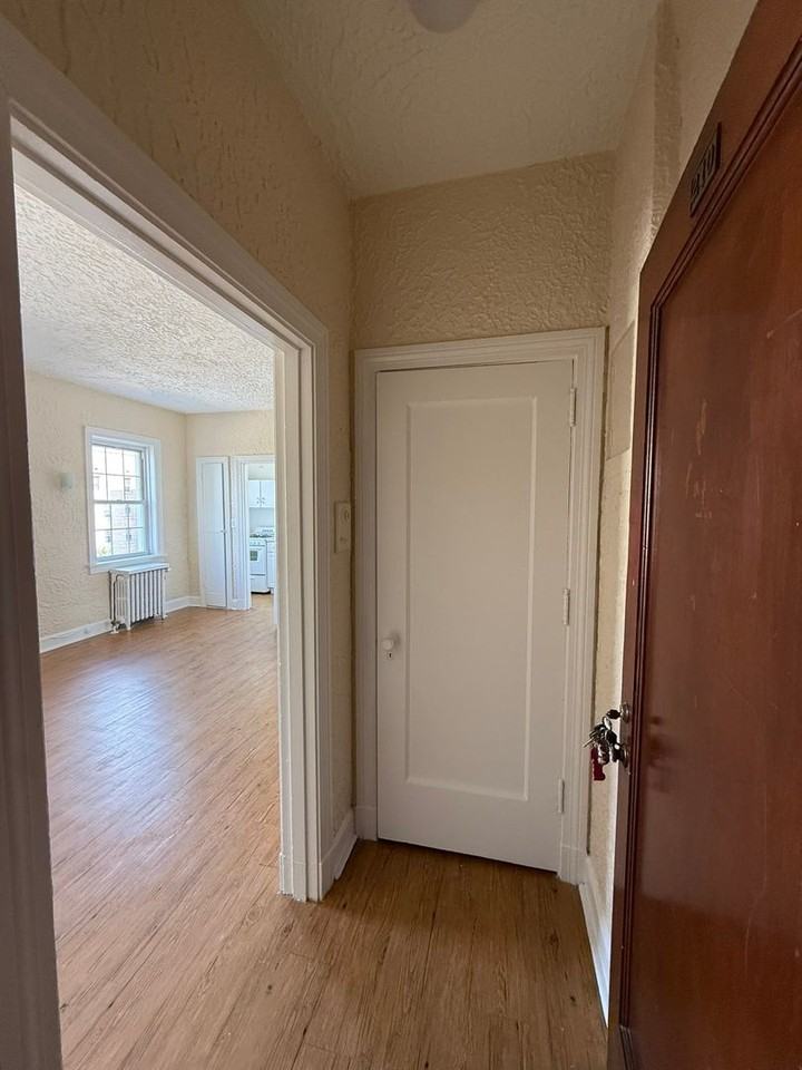 Bayard Manor Apartments - Photo 2 of 50