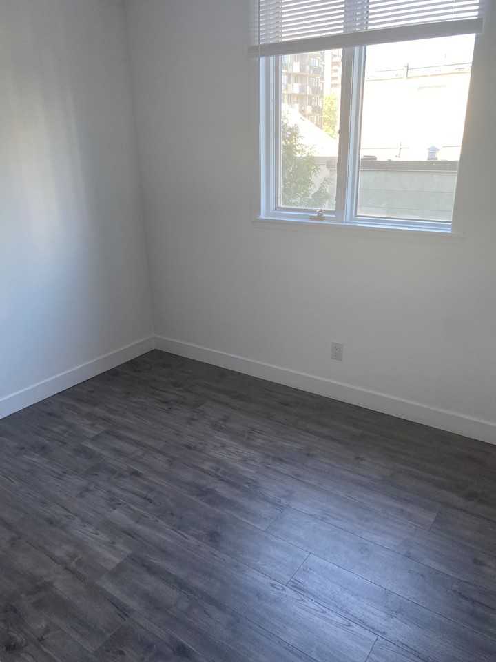 735 Bidwell St - Photo 3 of 10