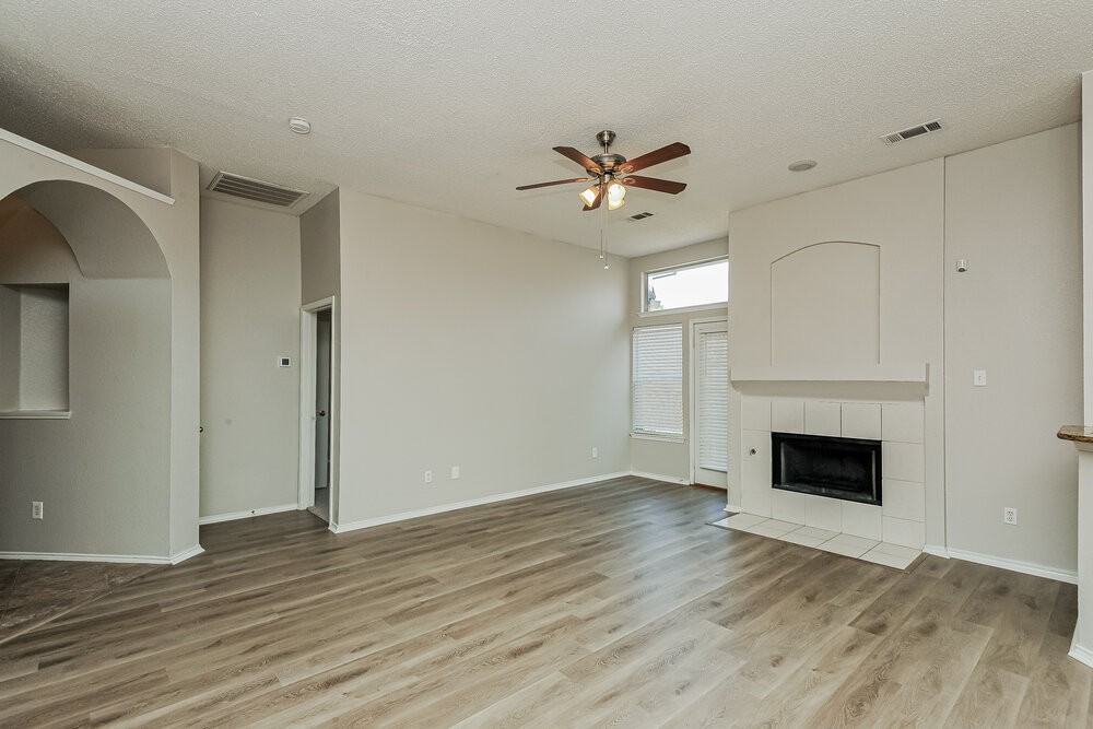 4716 Park Bend Dr - Photo 3 of 16
