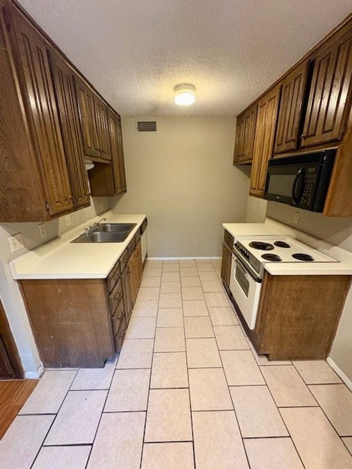 1421 S 12th St #110 - Photo 4 of 9