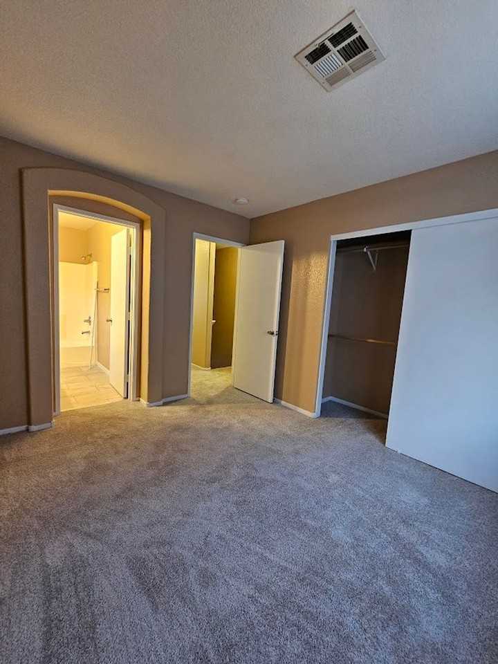 5259 Paradise Valley Ave - Photo 6 of 10