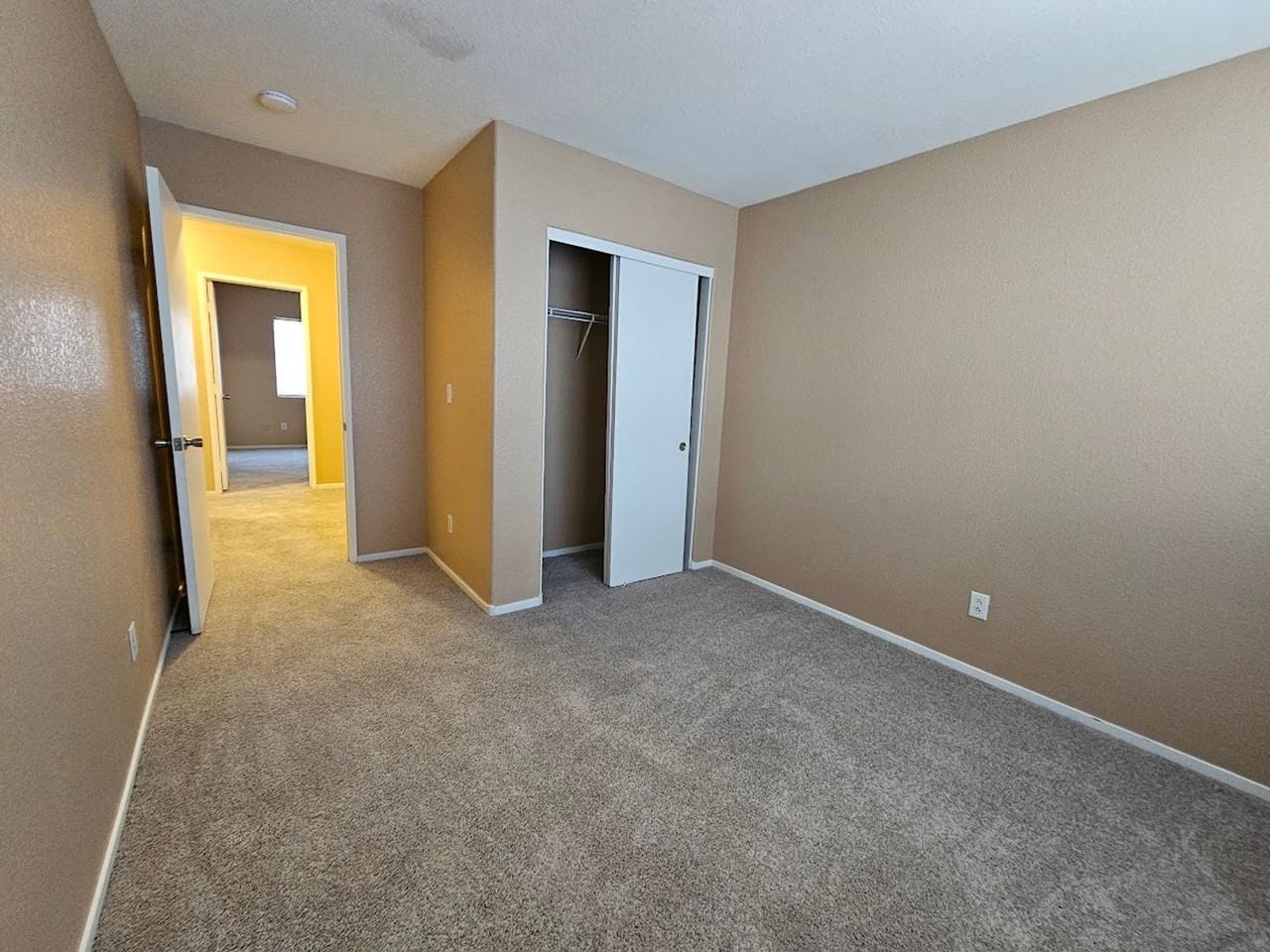 5259 Paradise Valley Ave - Photo 7 of 10