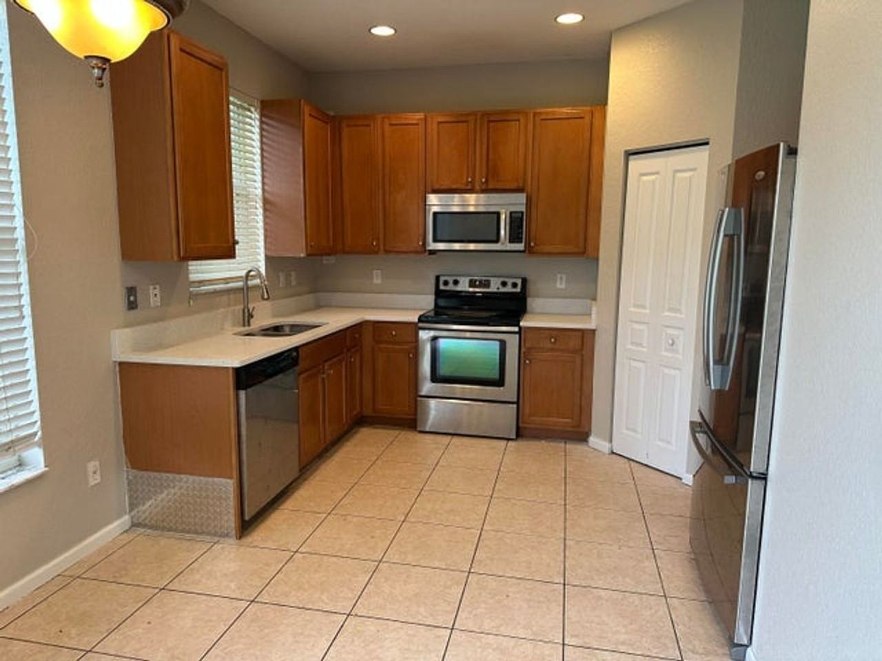 5012 Starblaze Dr - Photo 4 of 15