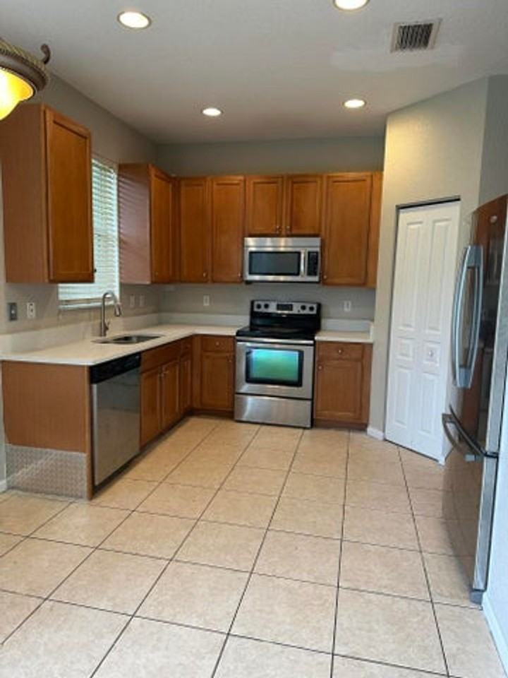 5012 Starblaze Dr - Photo 5 of 15