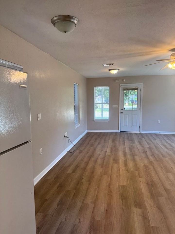1028 N Brett St - Photo 3 of 28