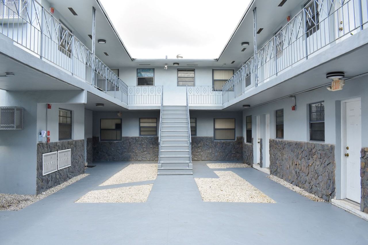 Danielle Apartments - Photo 4 of 11