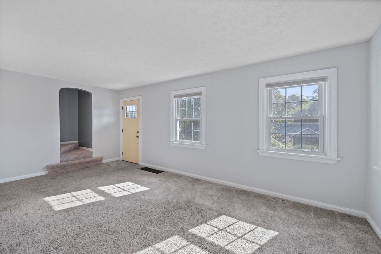 1377 Collinsdale Ave - Photo 5 of 42