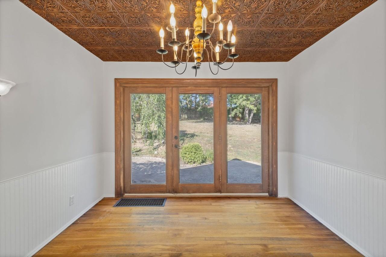 1377 Collinsdale Ave - Photo 6 of 42