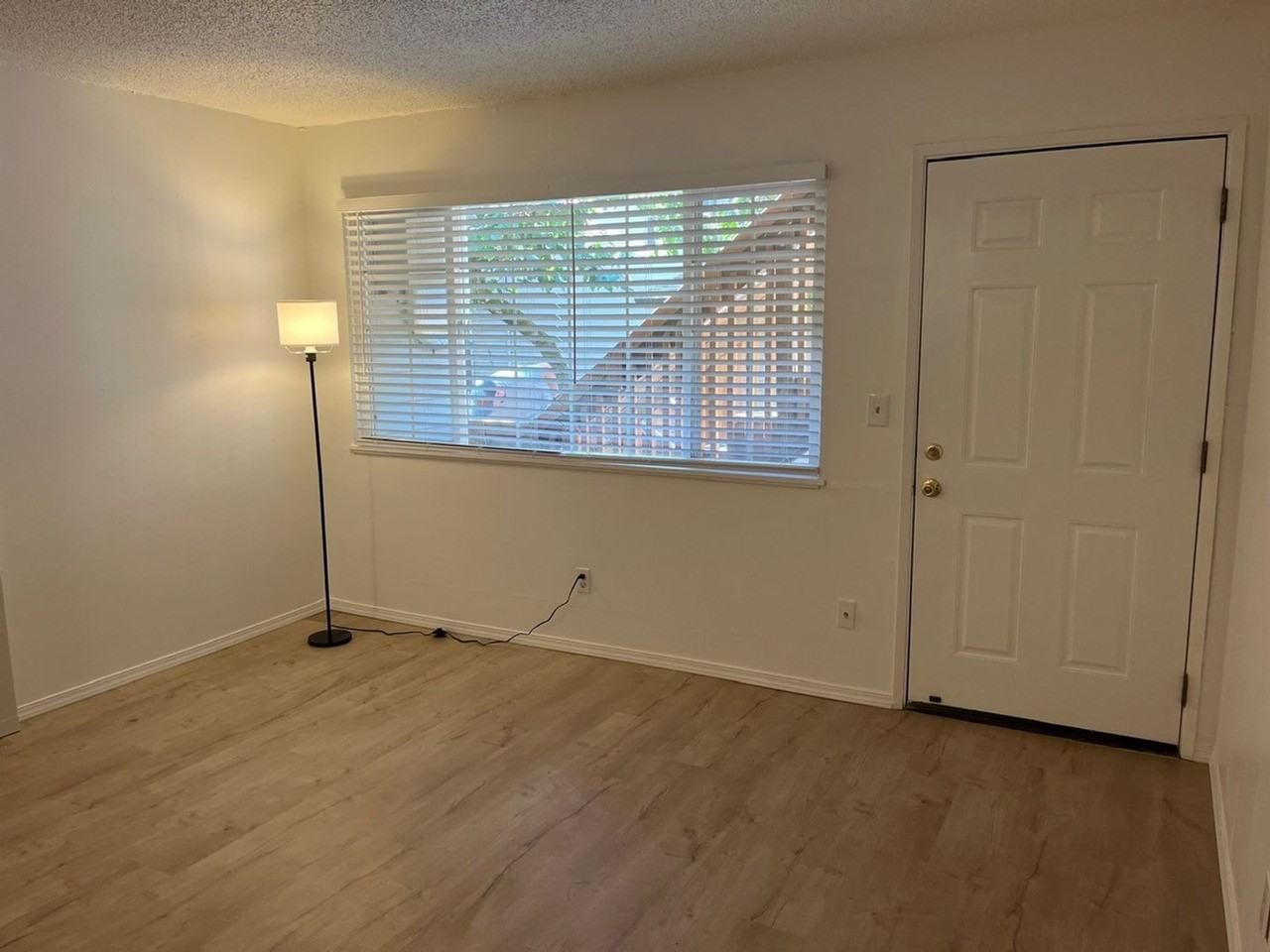 2609 Se Stark St - Photo 3 of 14