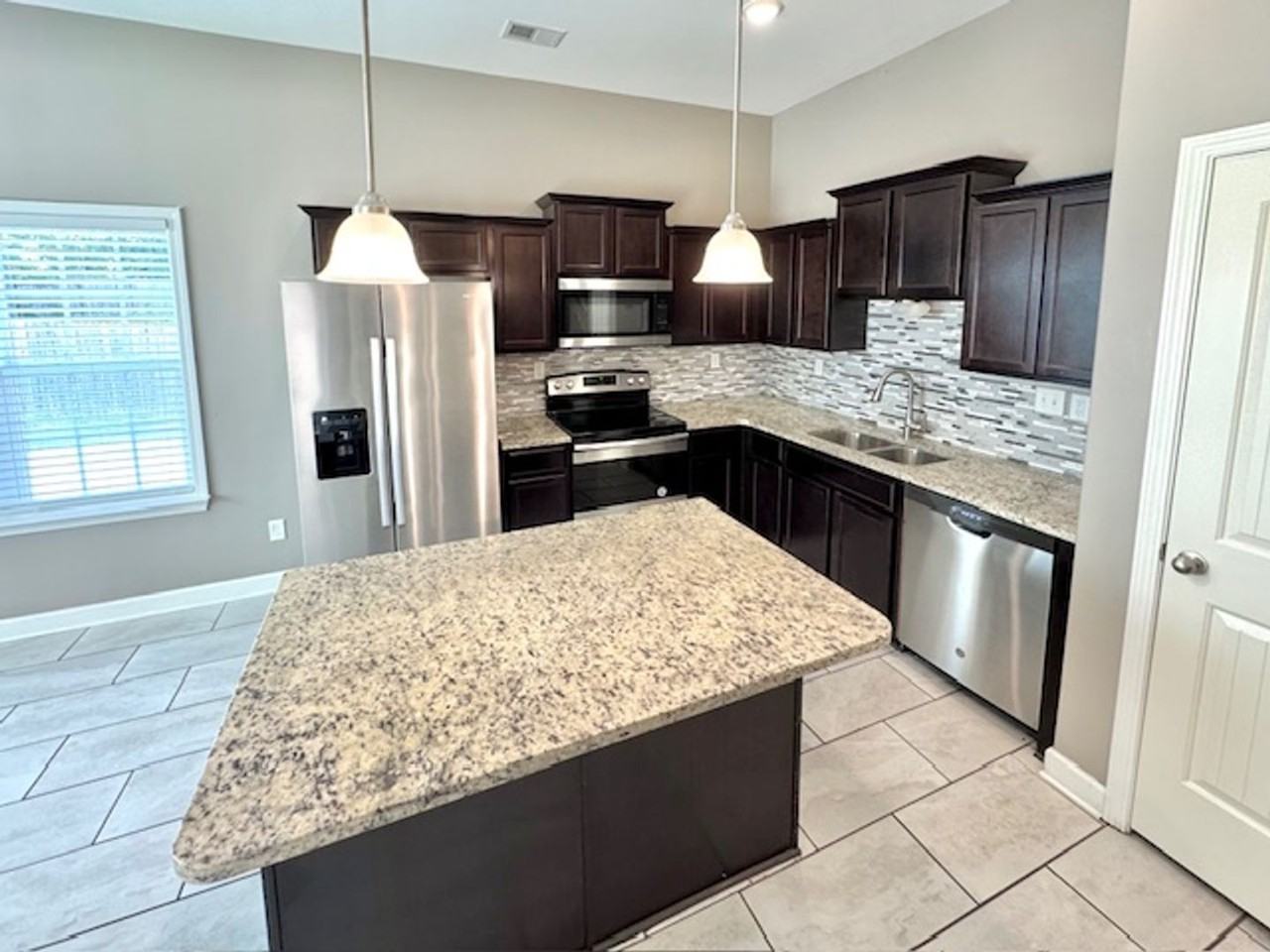 4335 Davall Cir - Photo 4 of 14