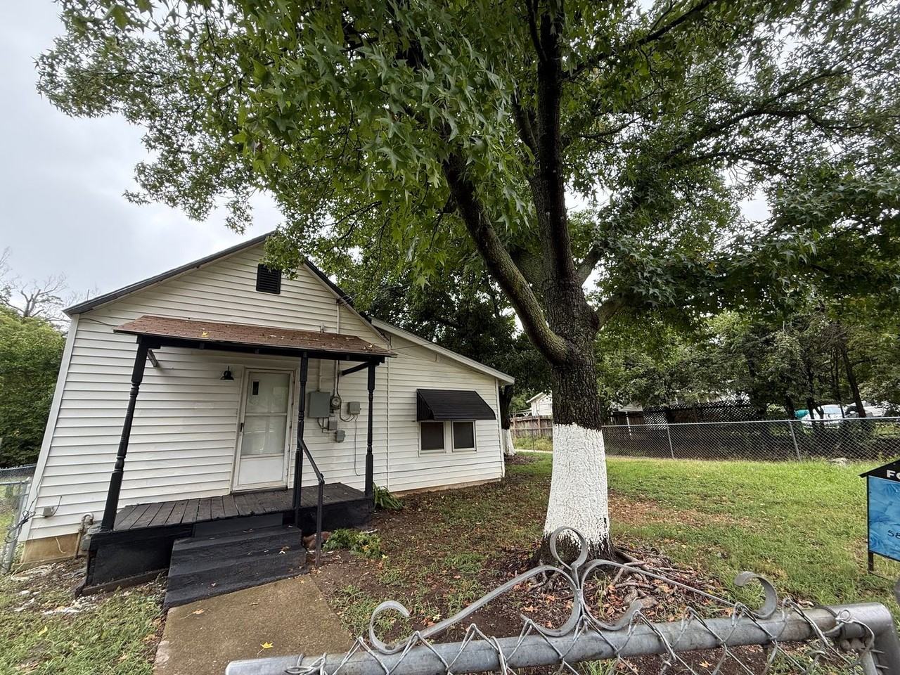 218 D St Se - Photo 2 of 9