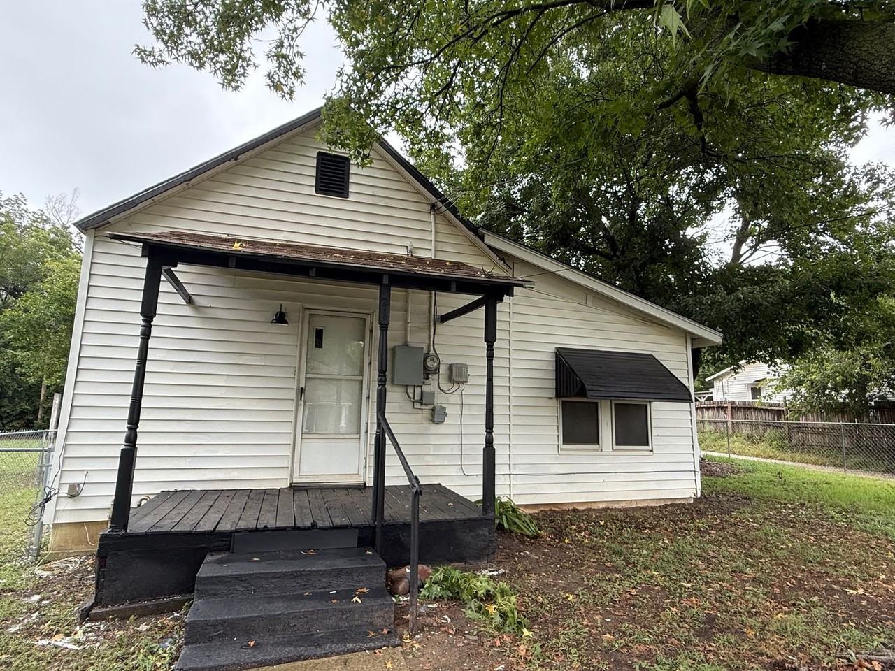 218 D St Se - Photo 3 of 9