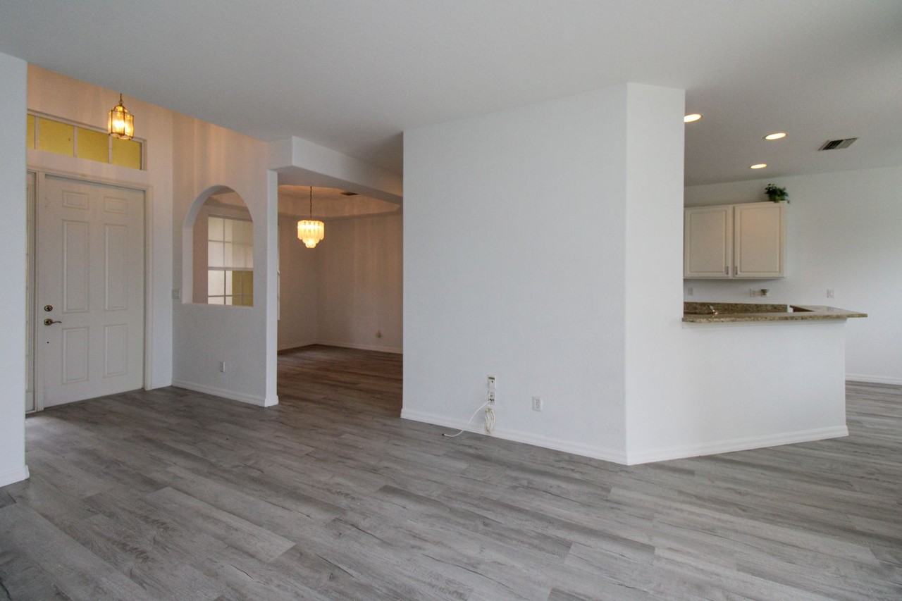 3927 Aurora Ct - Photo 7 of 33