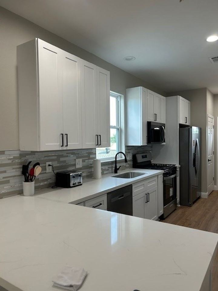 1828 Benefit St - Photo 3 of 12