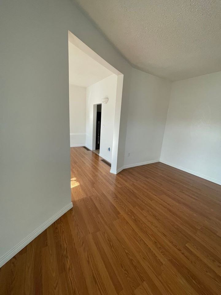 706 Railroad Ave -1 - Photo 2 of 28