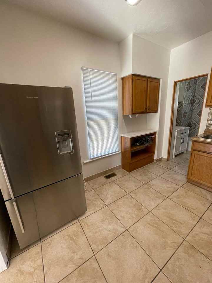 706 Railroad Ave -1 - Photo 4 of 28