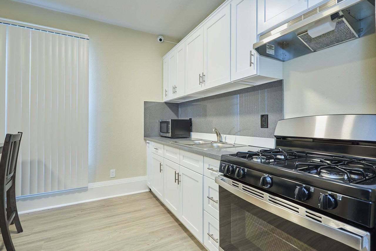 Victorian @11th Place - Photo 3 of 14