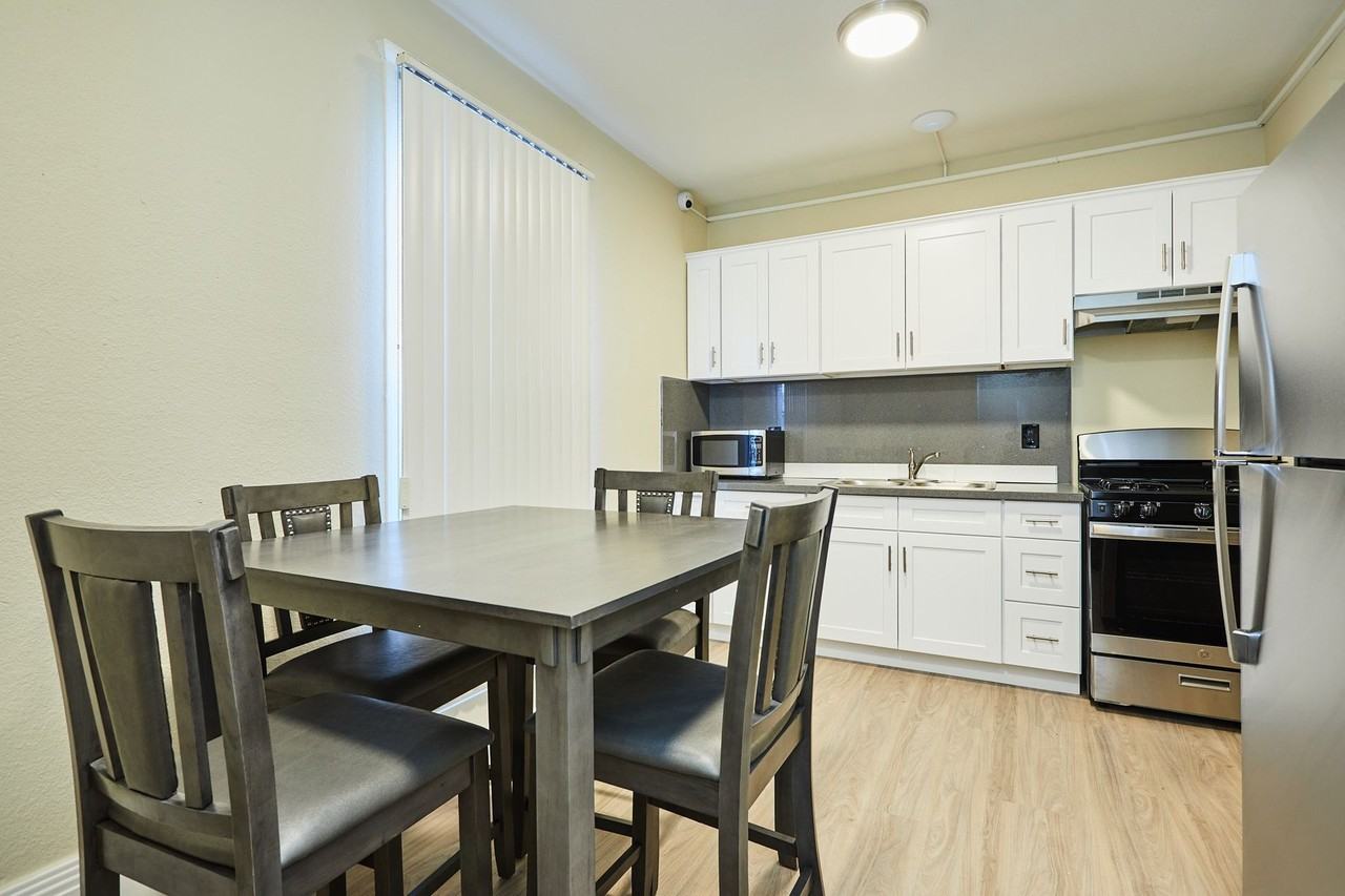 Victorian @11th Place - Photo 4 of 14