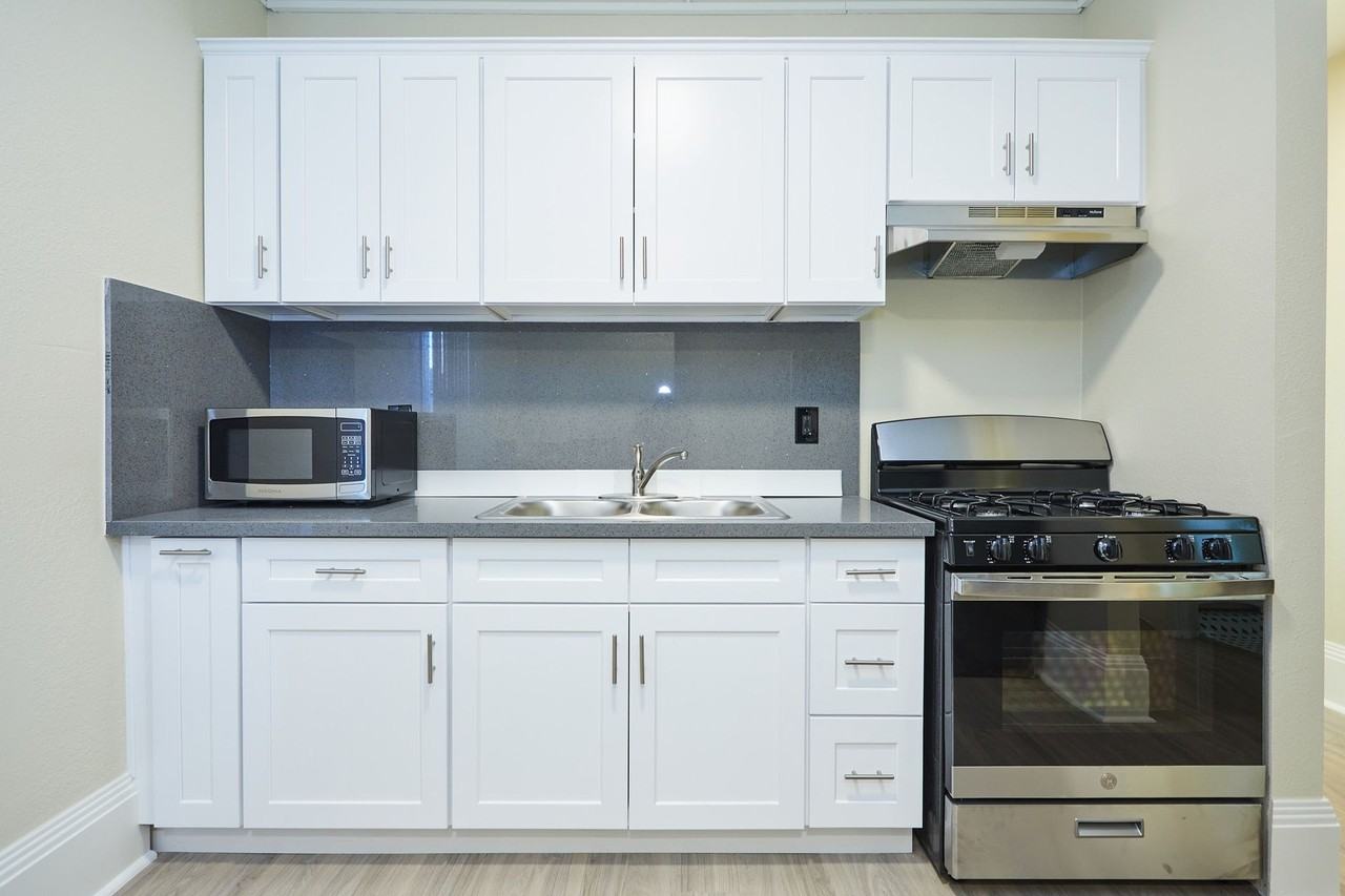 Victorian @11th Place - Photo 5 of 14