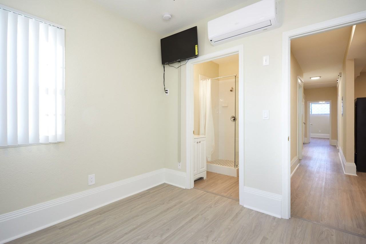 Victorian @11th Place - Photo 6 of 14