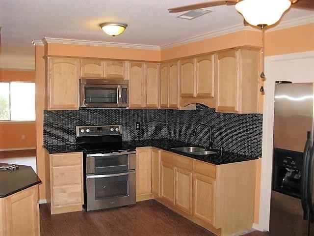 727 Hickory St - Photo 3 of 10